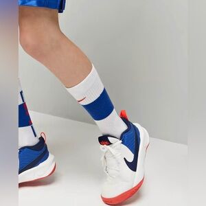 NIKE TEAM HUSTLE D10 GS 'WHITE GAME ROYAL' Size 6Y